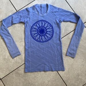 LULULEMON ATHLETICA TOP